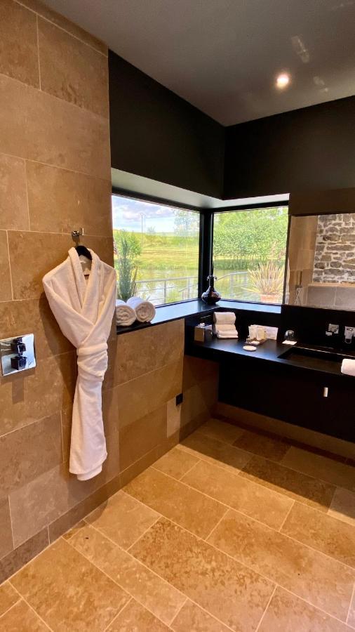 Domaine De Rymska & Spa - Relais & Chateaux Saint-Jean-de-Trézy Esterno foto
