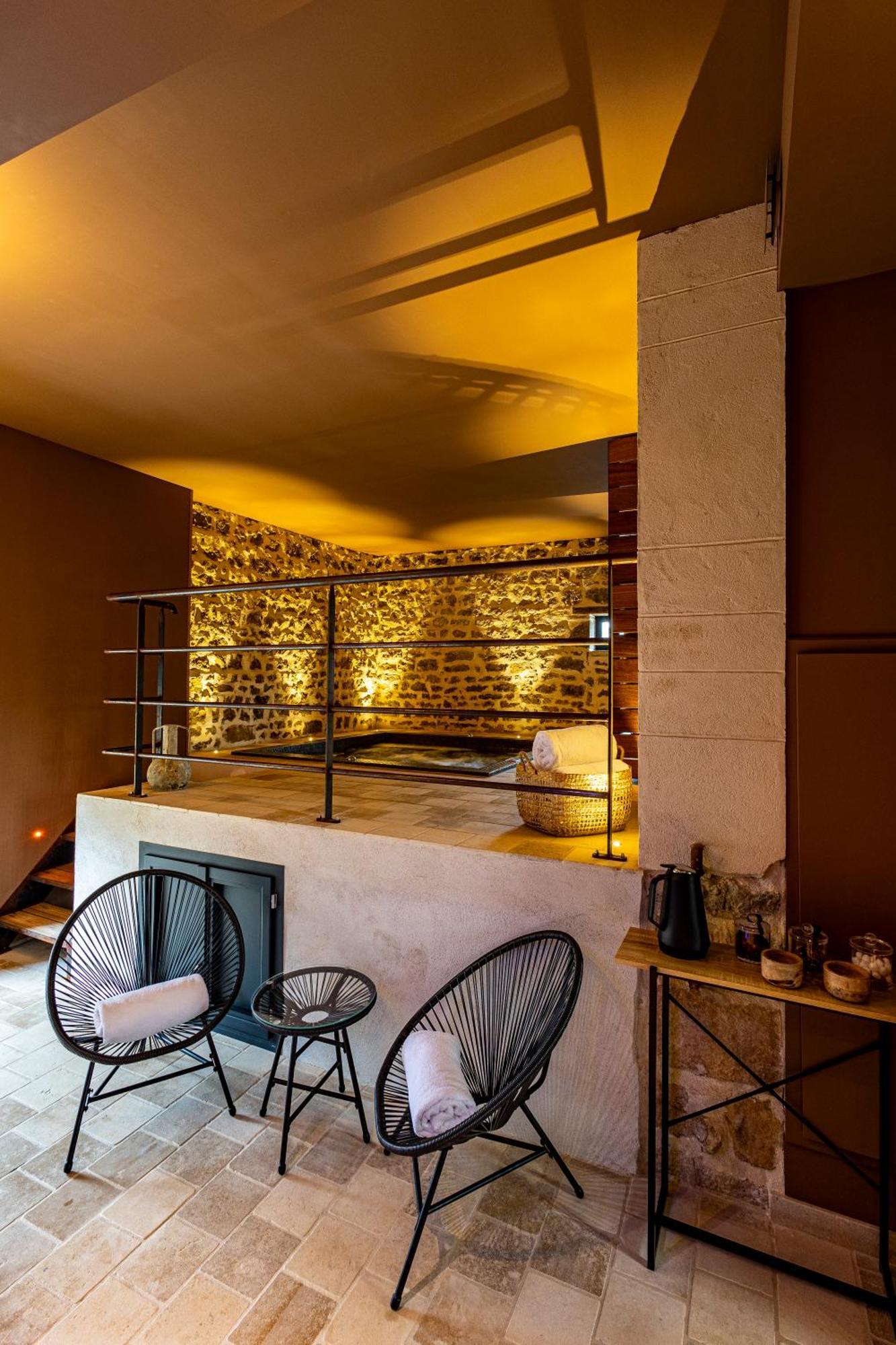Domaine De Rymska & Spa - Relais & Chateaux Saint-Jean-de-Trézy Esterno foto